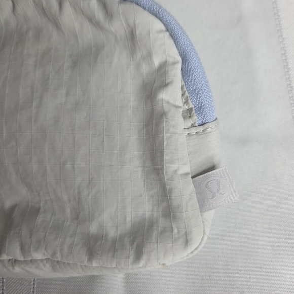 Lululemon Bag Womens OS Mini Silver Nylon Zip Inner Pocket Adjustable Belt - Picture 10 of 10